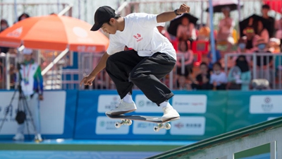 他拿冠军奖金,盖了一座顶配专业滑板场