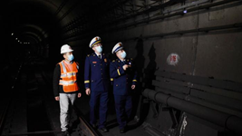 午夜,用脚步丈量首都地铁安全的“火焰蓝”