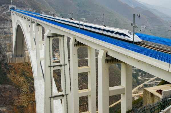 建设路上的“琢”与“精”