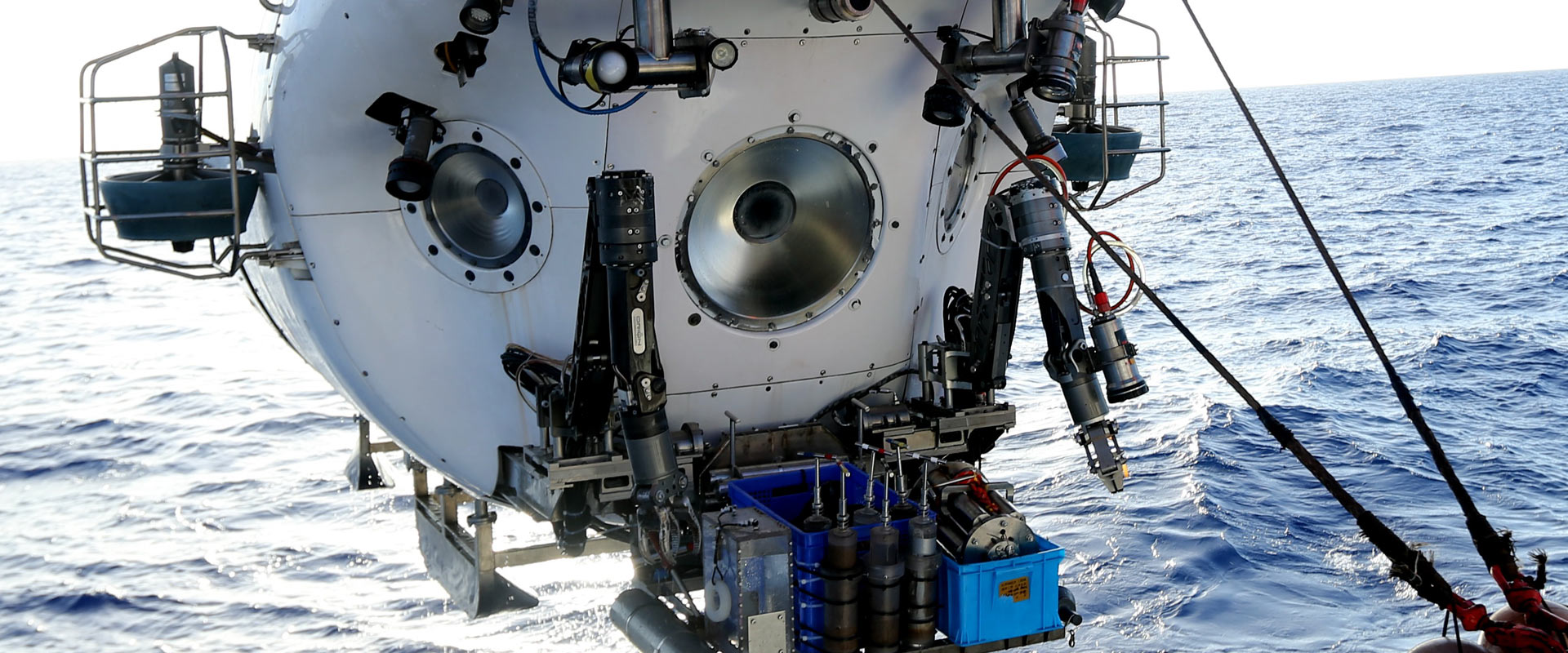 “蛟龙”深潜日记：从平面探险到立体科考