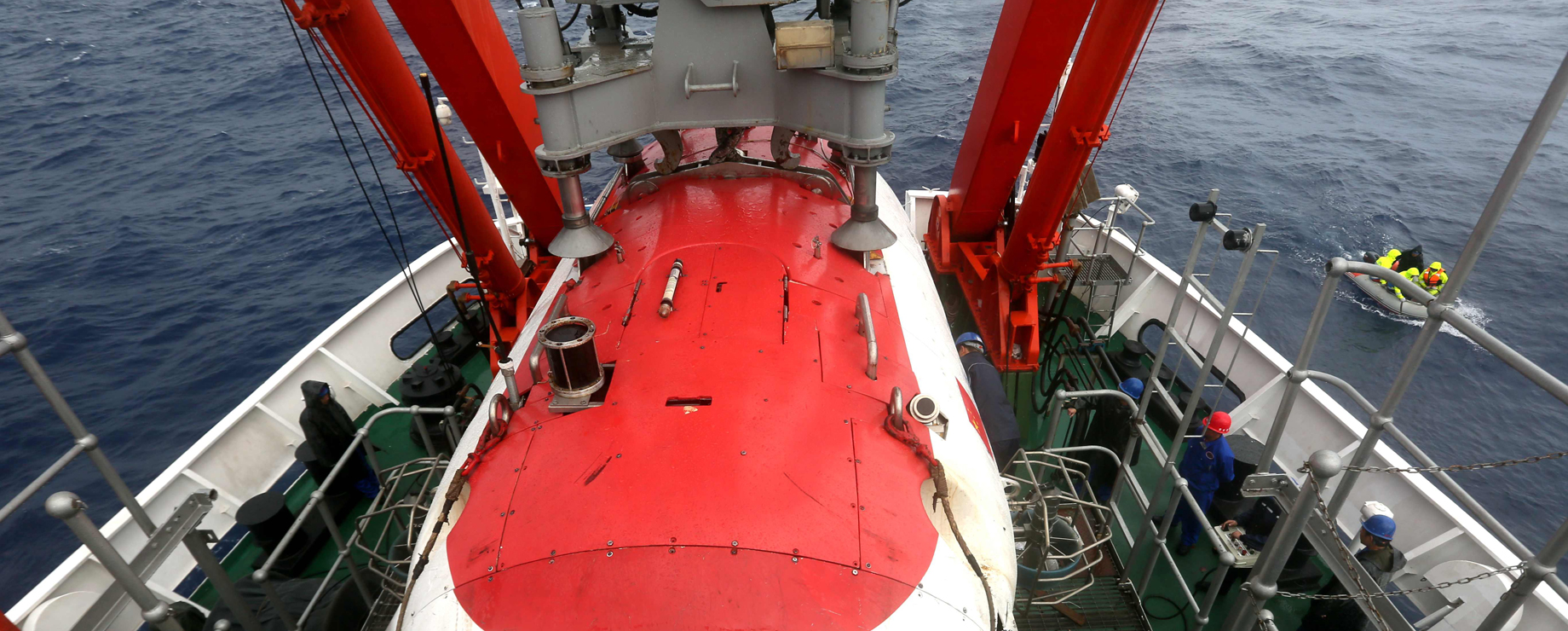 我國科考隊在雅浦海溝成功採集8000米深海鉤蝦