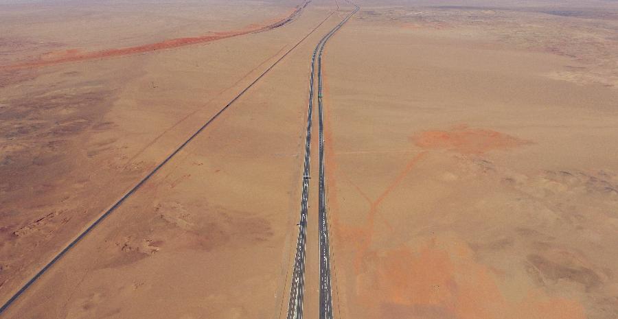 大漠变通途——京新高速建设纪实