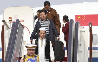 出席十九大的青海代表团抵京