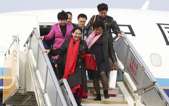 出席十九大的新疆代表团抵京