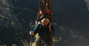 71岁的她，扛起肩膀上的家