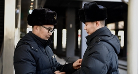 青藏线上的父子&ldquo;摆渡人&rdquo;