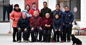 黄土地上:13位村民一个&ldquo;家&rdquo;