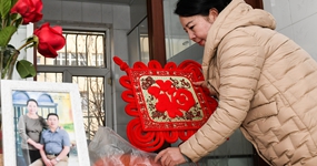 我穿越荒漠 为陪你过年