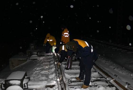 春运路上，他们在守着铁路的安全