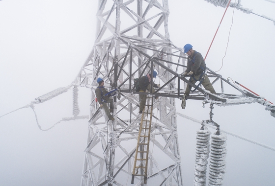 顶风冒雪，他们打赢了这场大山深处的&ldquo;春运保卫战&rdquo;