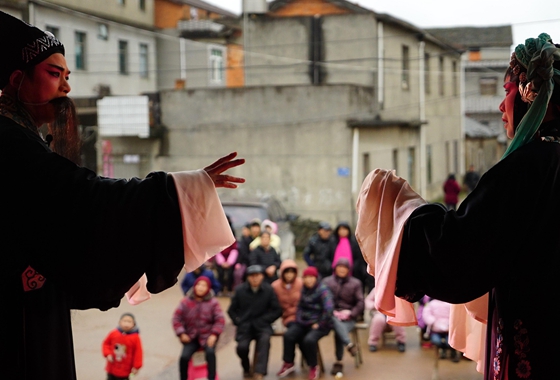 小乡村里的新春大戏