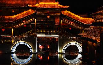 台儿庄古城新春&ldquo;醉&rdquo;游人