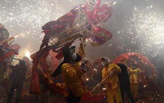 &ldquo;舞龙嘘花&rdquo;迎元宵