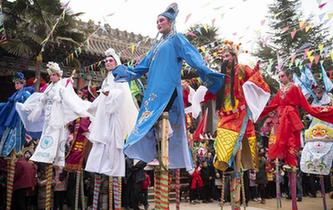 甘肃陇南：山村社火庆丰年
