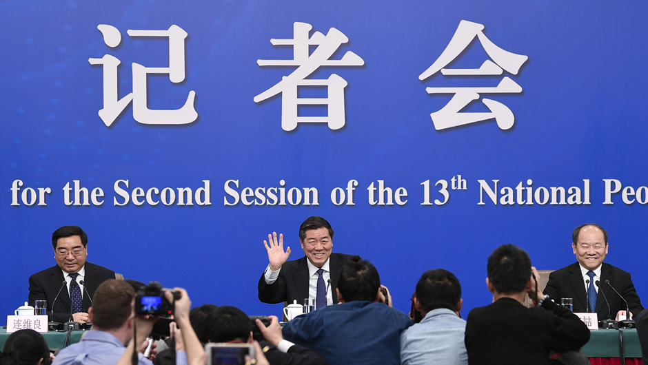 何立峰等就&ldquo;大力推动经济高质量发展&rdquo;答记者问