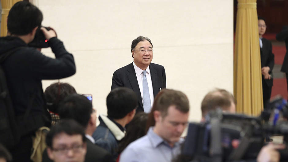 马晓伟步入&ldquo;部长通道&rdquo;，准备接受采访