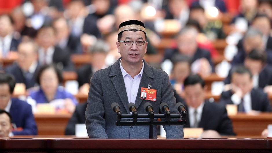 新疆维吾尔自治区呼图壁县政协副主席、伊斯兰教协会会长，呼图壁县城镇陕西寺阿訇 杨杰