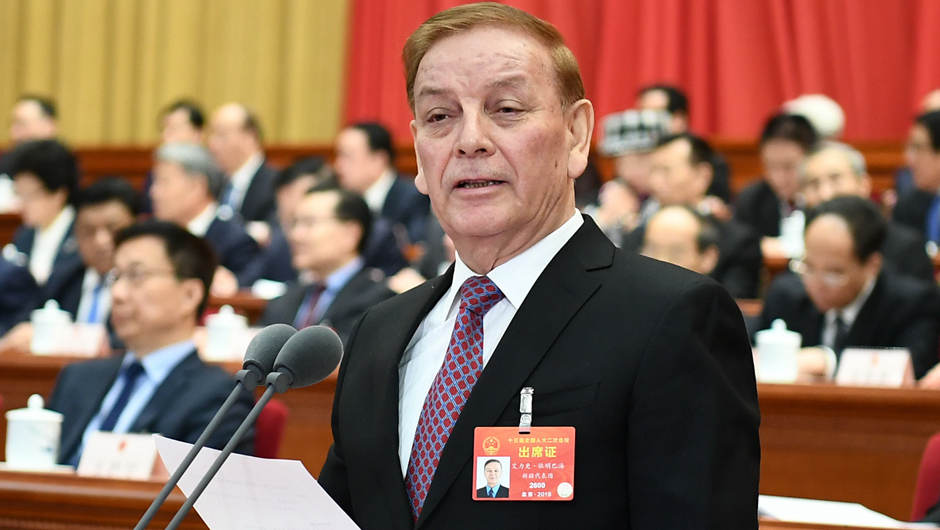 艾力更&middot;依明巴海主持会议