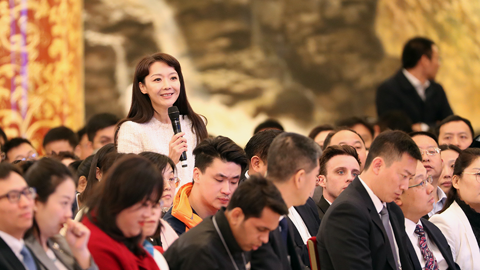 国务院总理李克强会见中外记者_2019全国两会