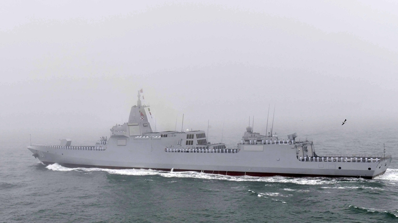 &ldquo;南昌&rdquo;号导弹驱逐舰接受检阅