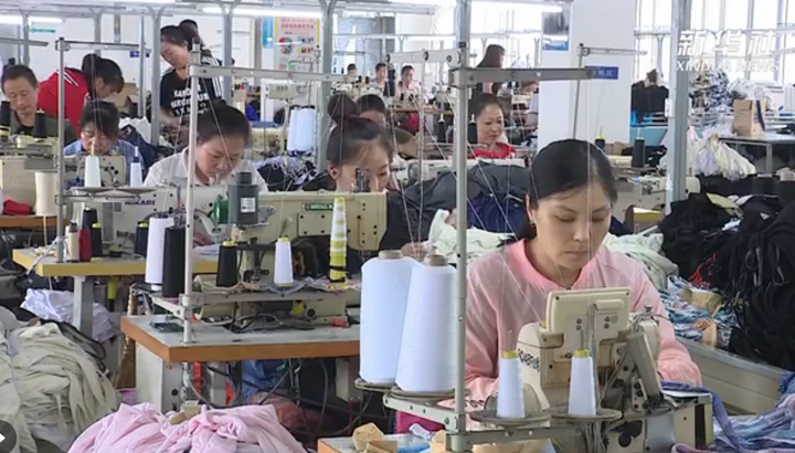 一件小泳装里的发展大机遇 ——小故事里的大情怀之三