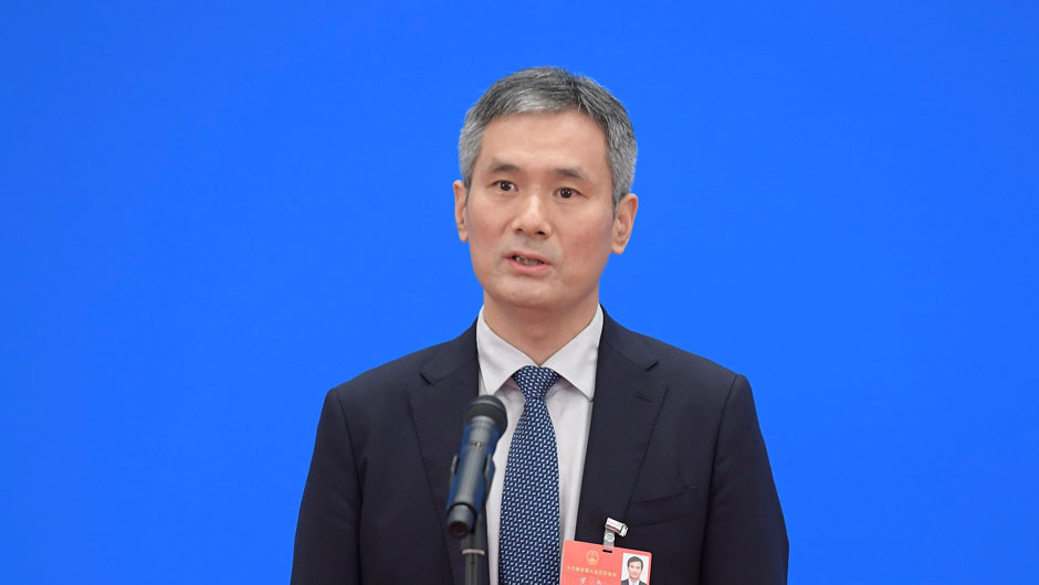 全国人大代表罗杰接受采访