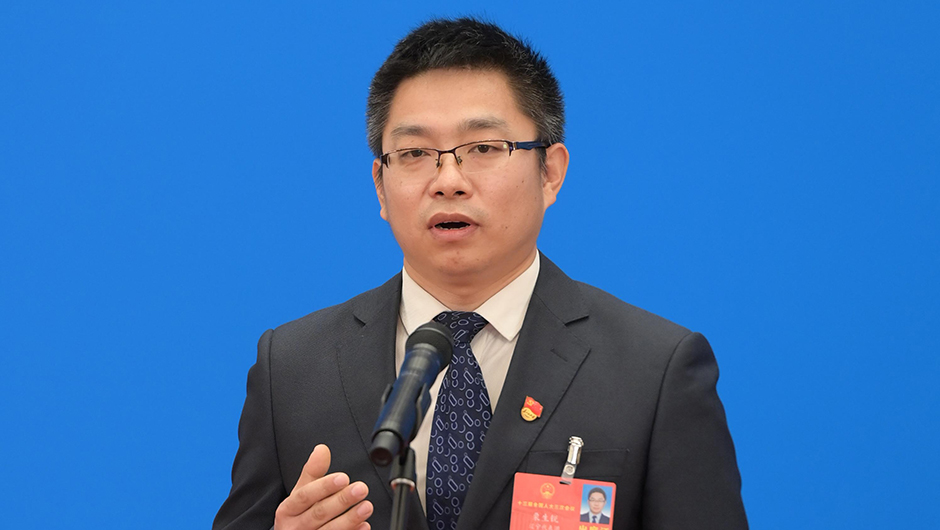 全国人大代表栗生锐通过网络视频方式接受采访