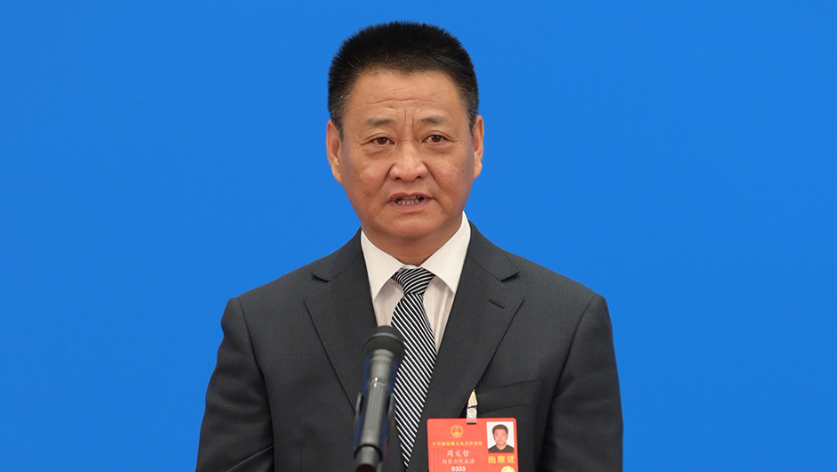 全国人大代表周义哲通过网络视频方式接受采访