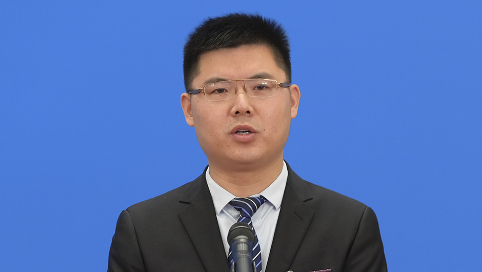 全国人大代表李君通过网络视频方式接受采访