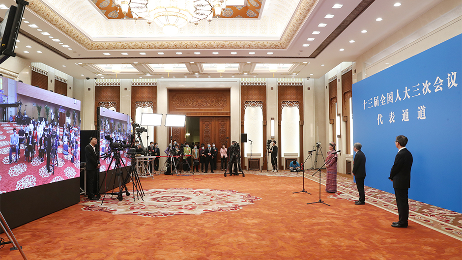 “代表通道”采访活动