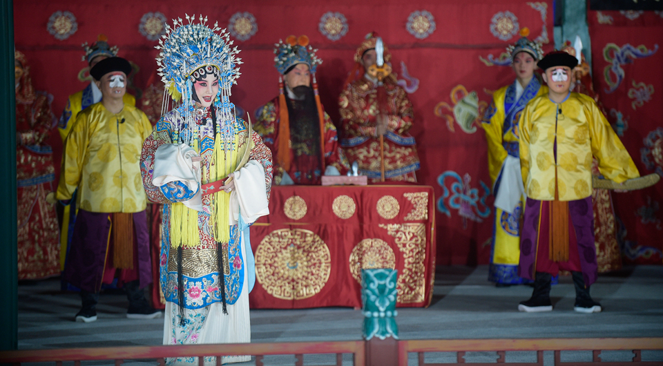 &ldquo;云&rdquo;看戏 庆中秋