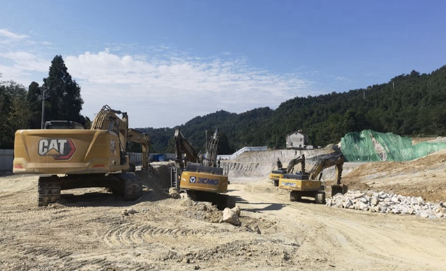 “康养”项目成“采石场”：挖山采石600余万吨，周边山体严重滑坡
