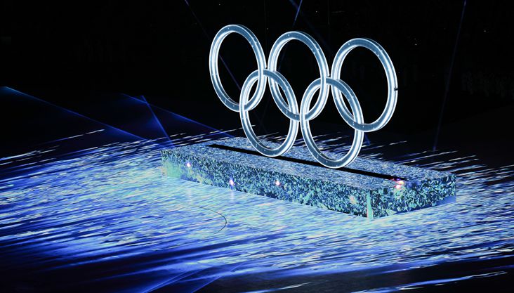 北京冬奥会开幕式上的“冰雪五环”环节