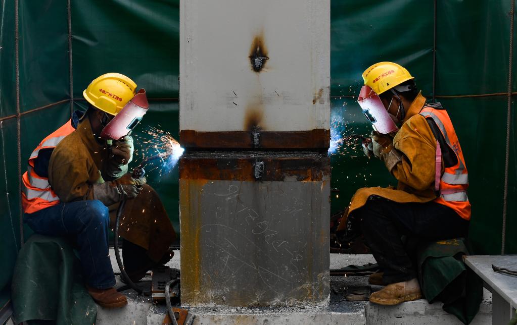 海口:坚守岗位度假期