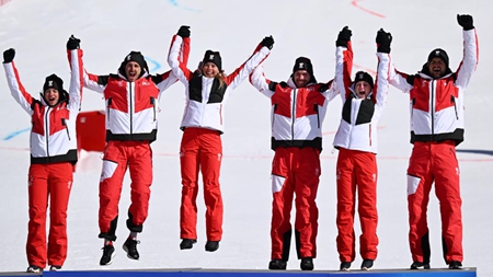 高山滑雪混合团体项目：奥地利队夺冠