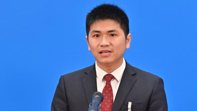 全国人大代表李洪亮通过网络视频方式接受采访