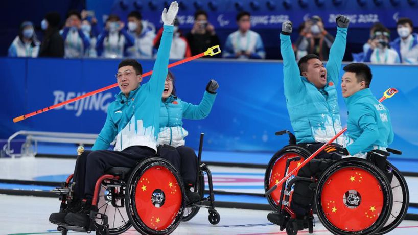 轮椅冰壶金牌赛：中国队夺冠