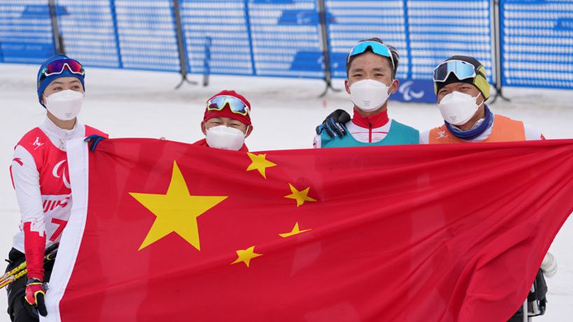突破歷史！殘奧越野滑雪混合接力中國隊獲得銀牌