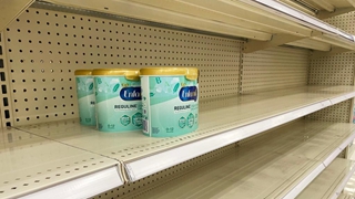 记者调查美国“奶粉危机” 华盛顿忙着甩锅