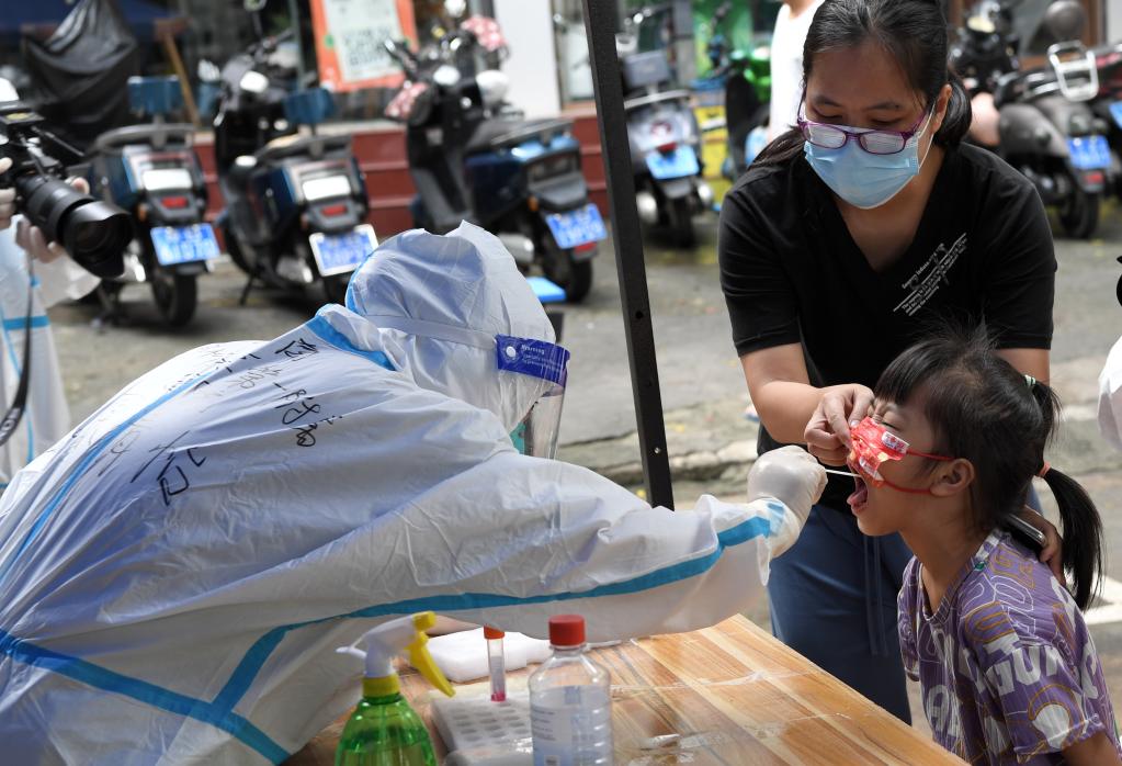 新華全媒+丨多地醫護人員支援三亞防疫工作