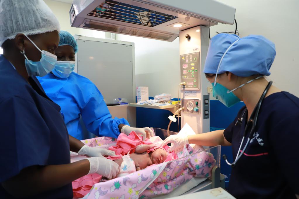 中国援乌干达医疗队的&ldquo;别样医师节&rdquo;