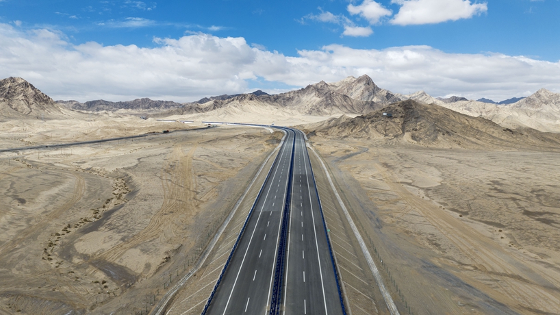 第三條進出新疆高速公路通車 專設野生動物通道