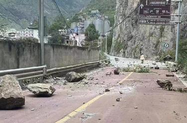 四川甘孜州泸定县发生6.8级地震