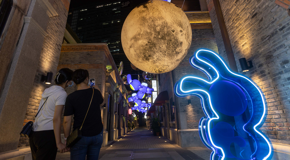 上海：老弄堂里的中秋灯会