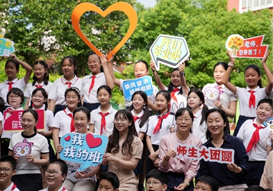 今天，师生重聚，班集体团圆