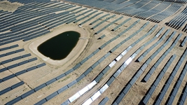 立體光伏治沙産業化項目繪就騰格裏沙漠“生態綠”