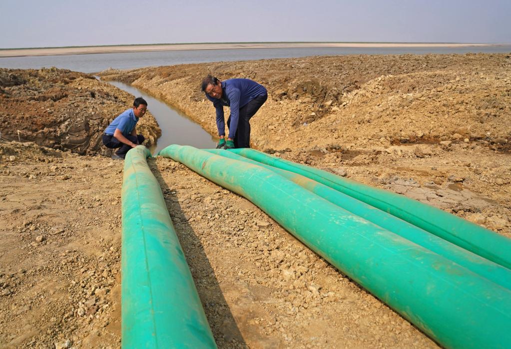 鄱阳湖：为候鸟&ldquo;留水&rdquo;