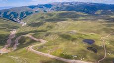 新华全媒+|新疆十年新增公路6.22万公里