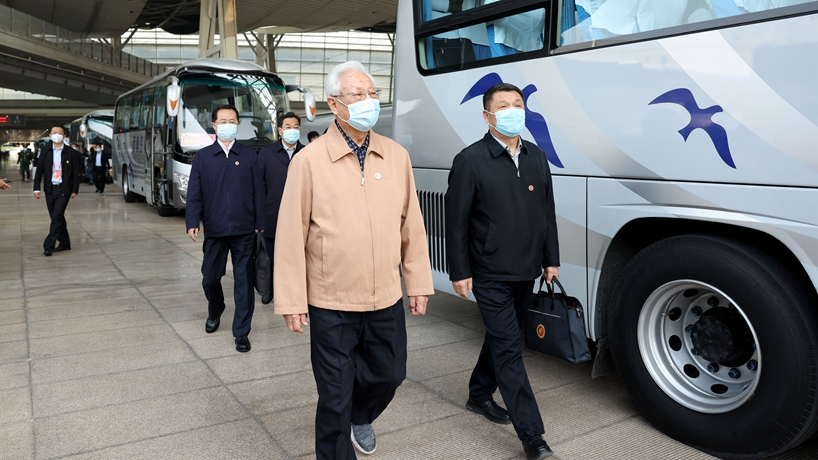 京外二十大代表团陆续抵京