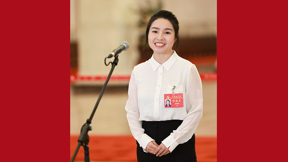 姜丽娟代表接受采访